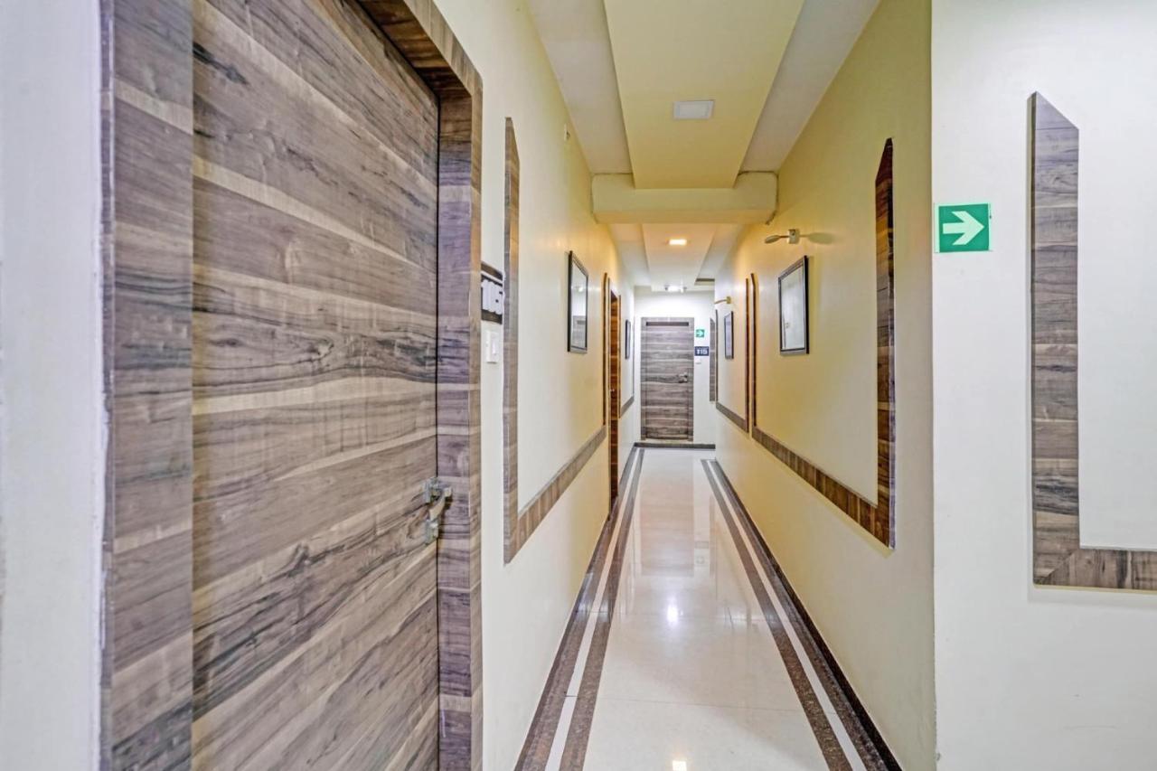 Pop 81030D Hotel Crystal Park Jogeshwari Mumbai Exterior photo